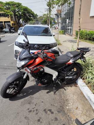 BAJAJ DOMINAR 200 